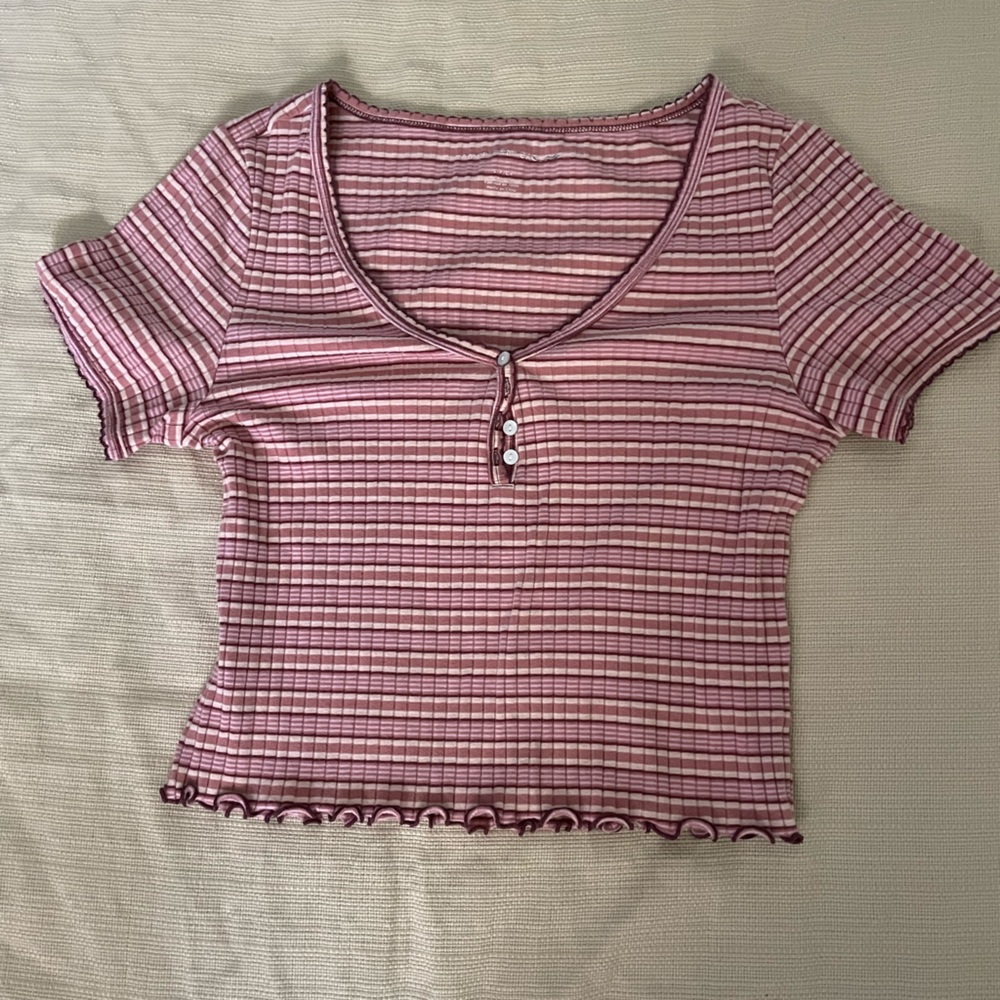 Shirt from American Eagle! In a womens size S! Great condition